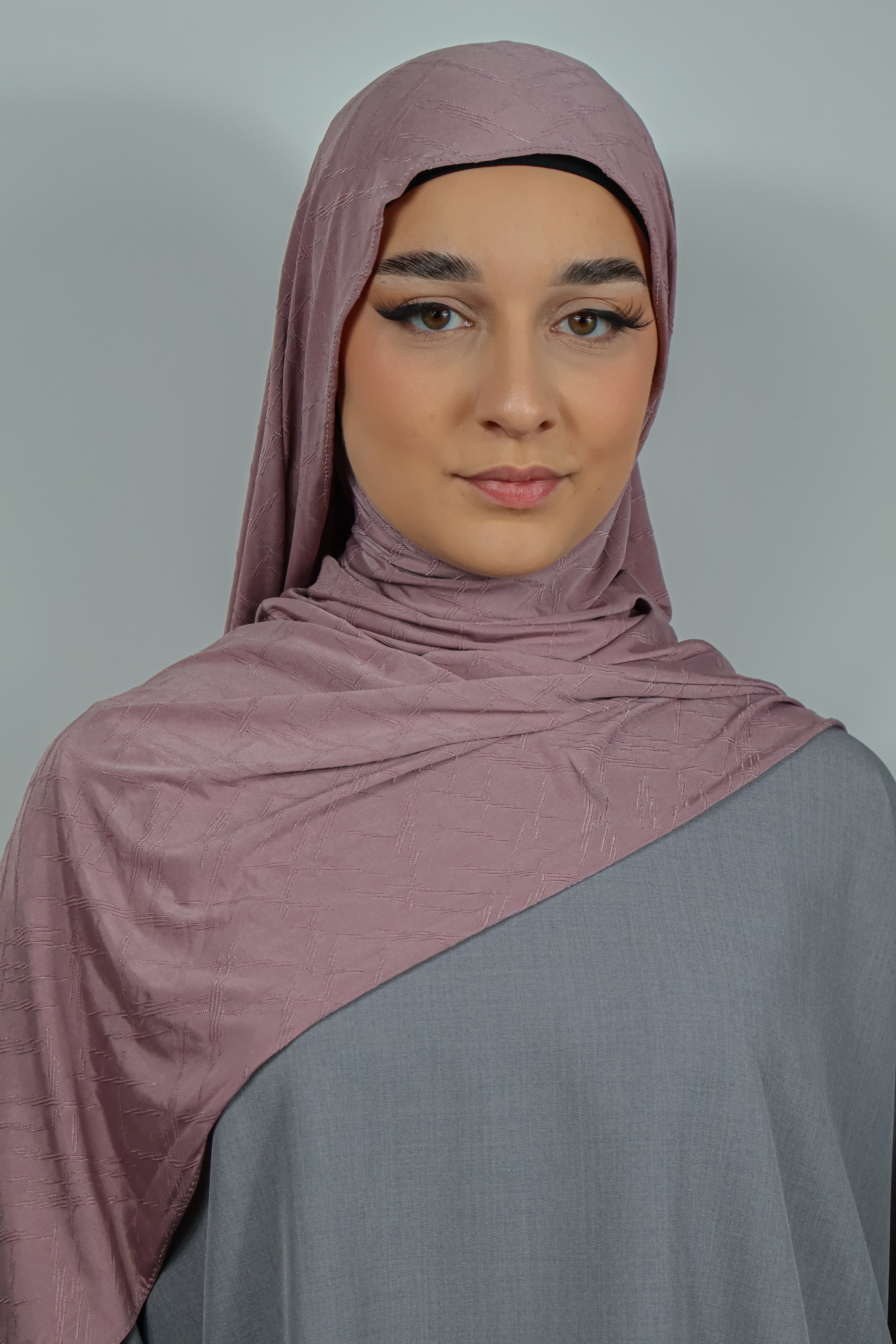 Gros plan sur le Jersey Prestige kaki, mettant en valeur sa légèreté et son élasticité.