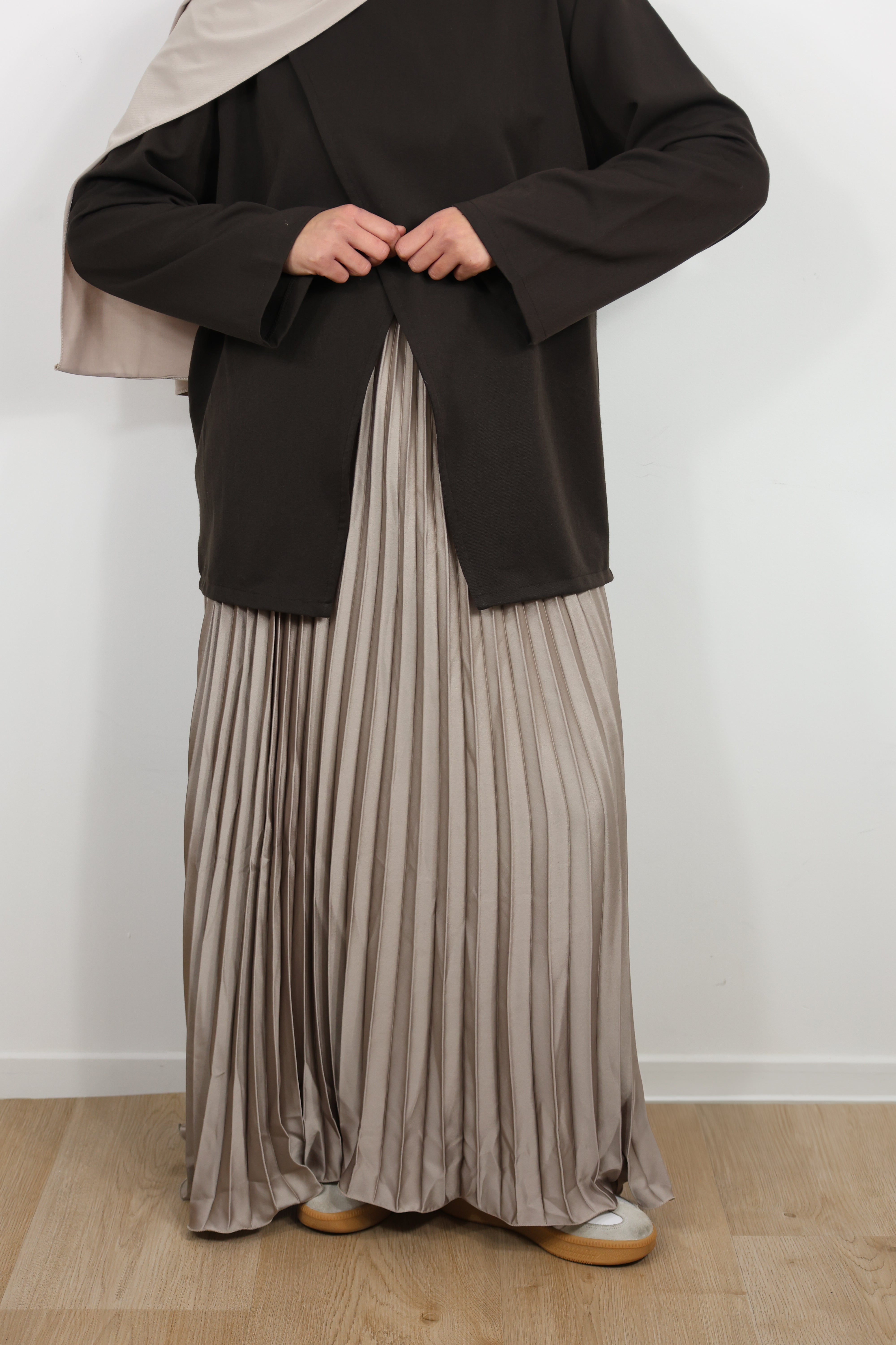 Pleated skirt with gathers