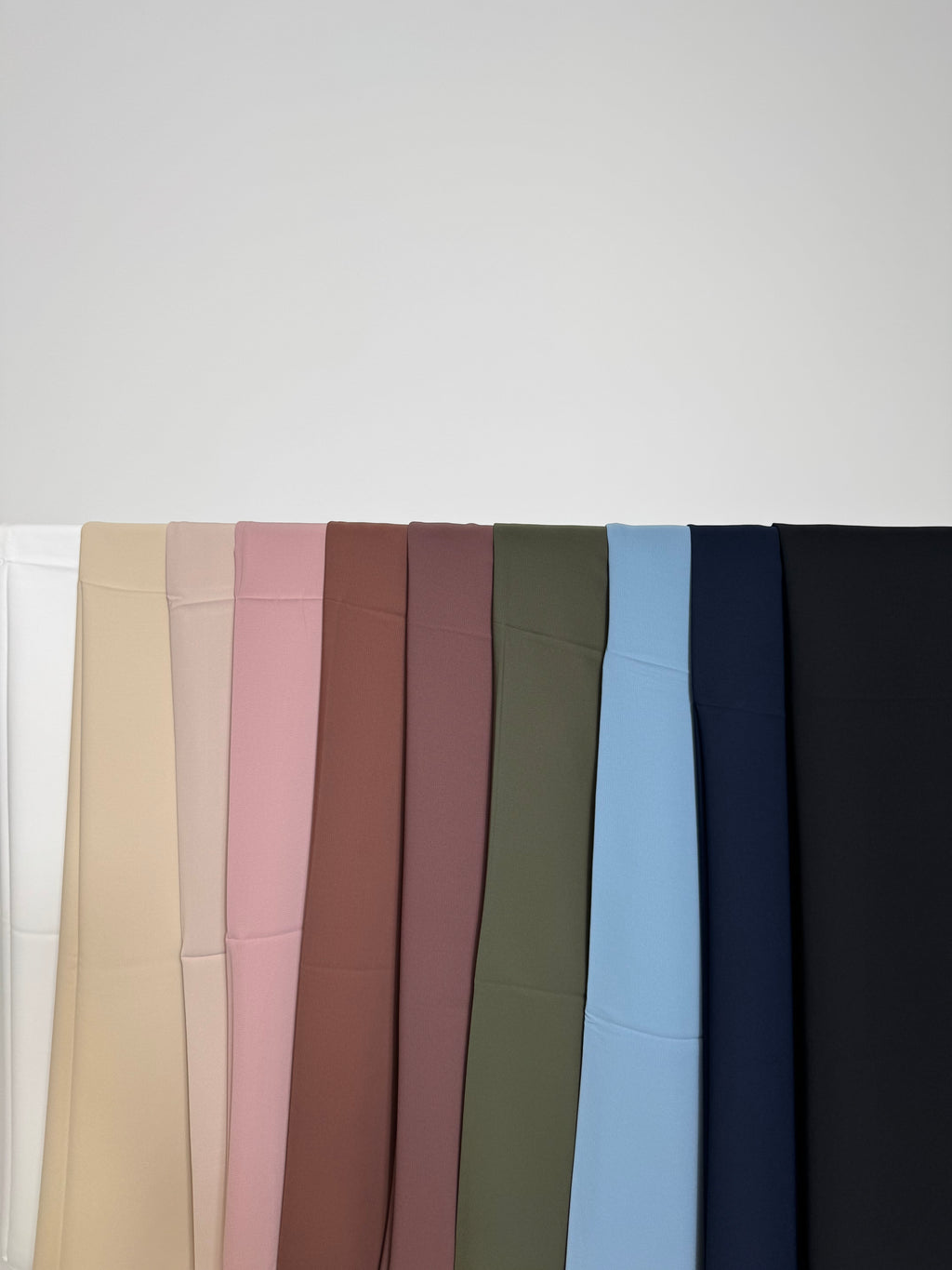 Quadratischer Hijab aus Medina-Seide