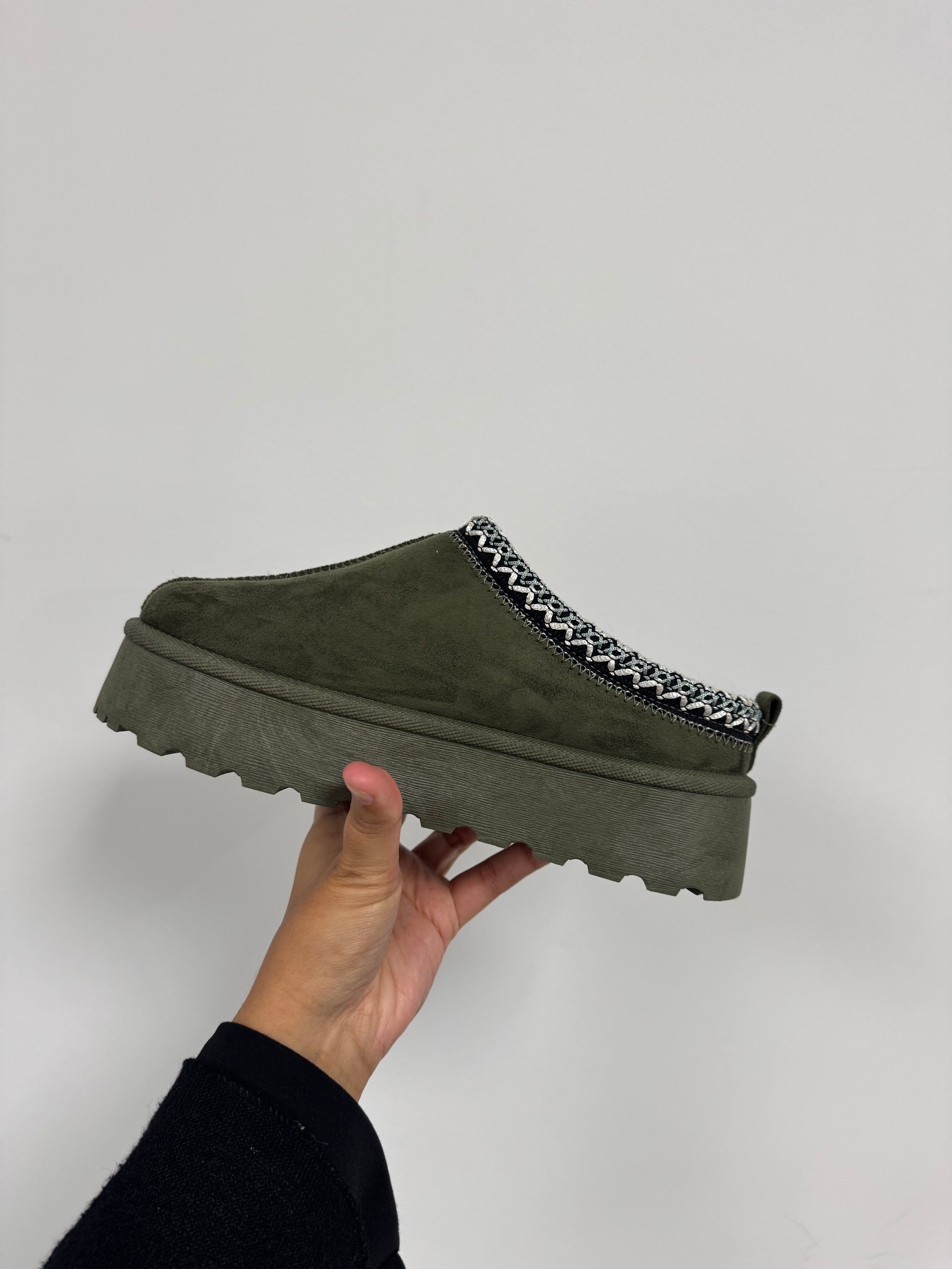 Wedge mules
