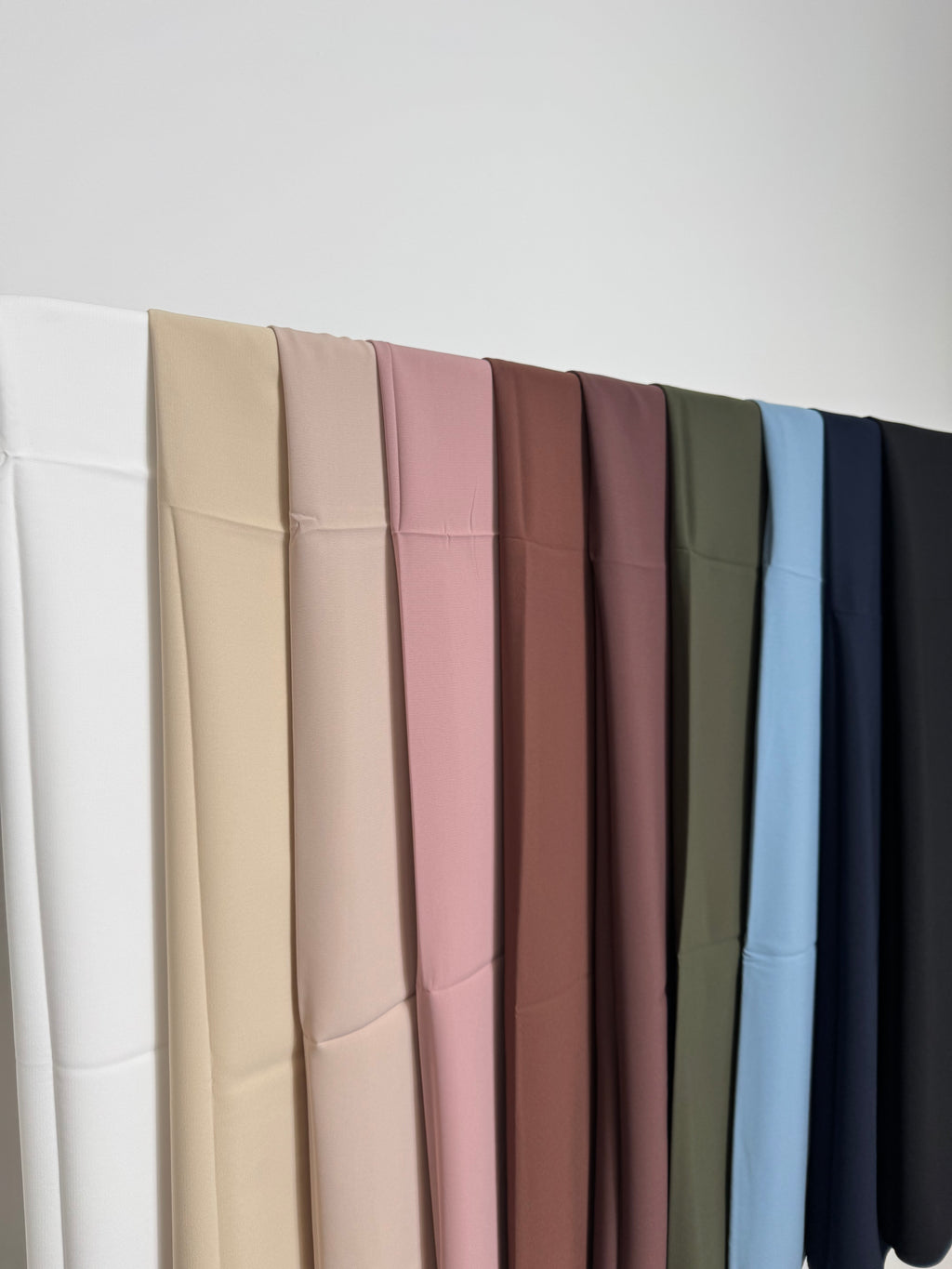 Quadratischer Hijab aus Medina-Seide