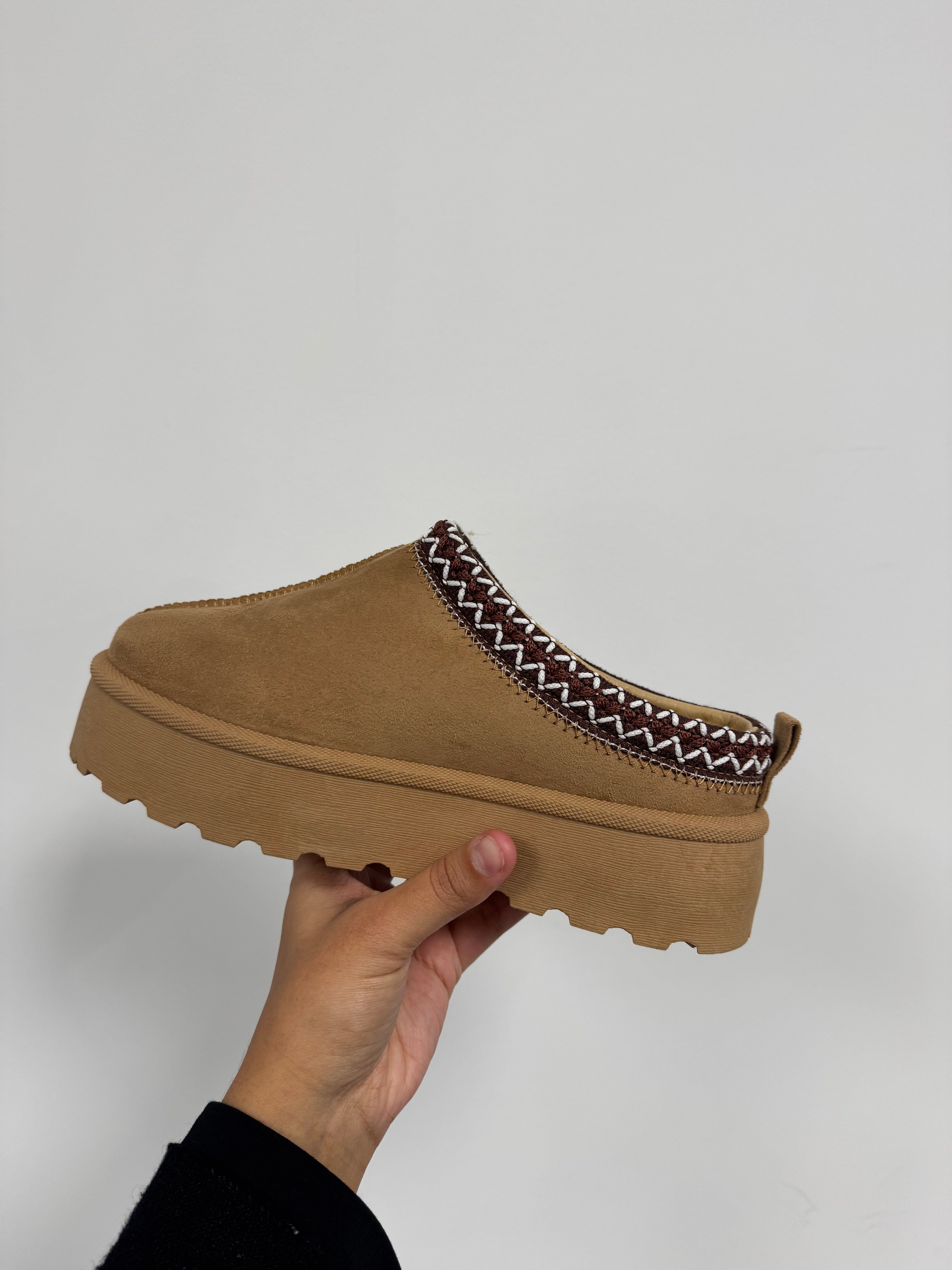 Wedge mules