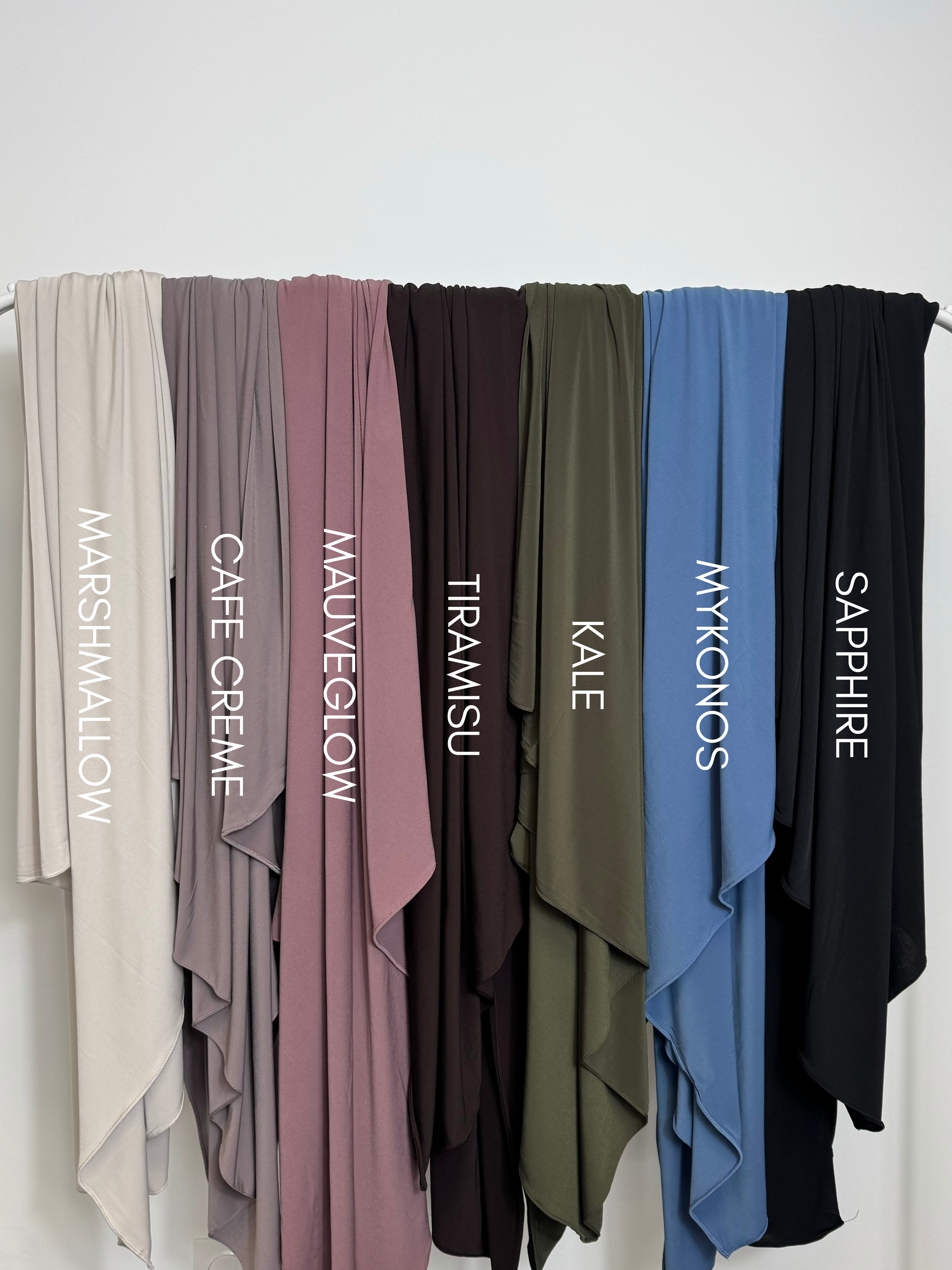 Présentation des différentes couleurs disponibles pour le hijab carré en jersey premium SEDEF.