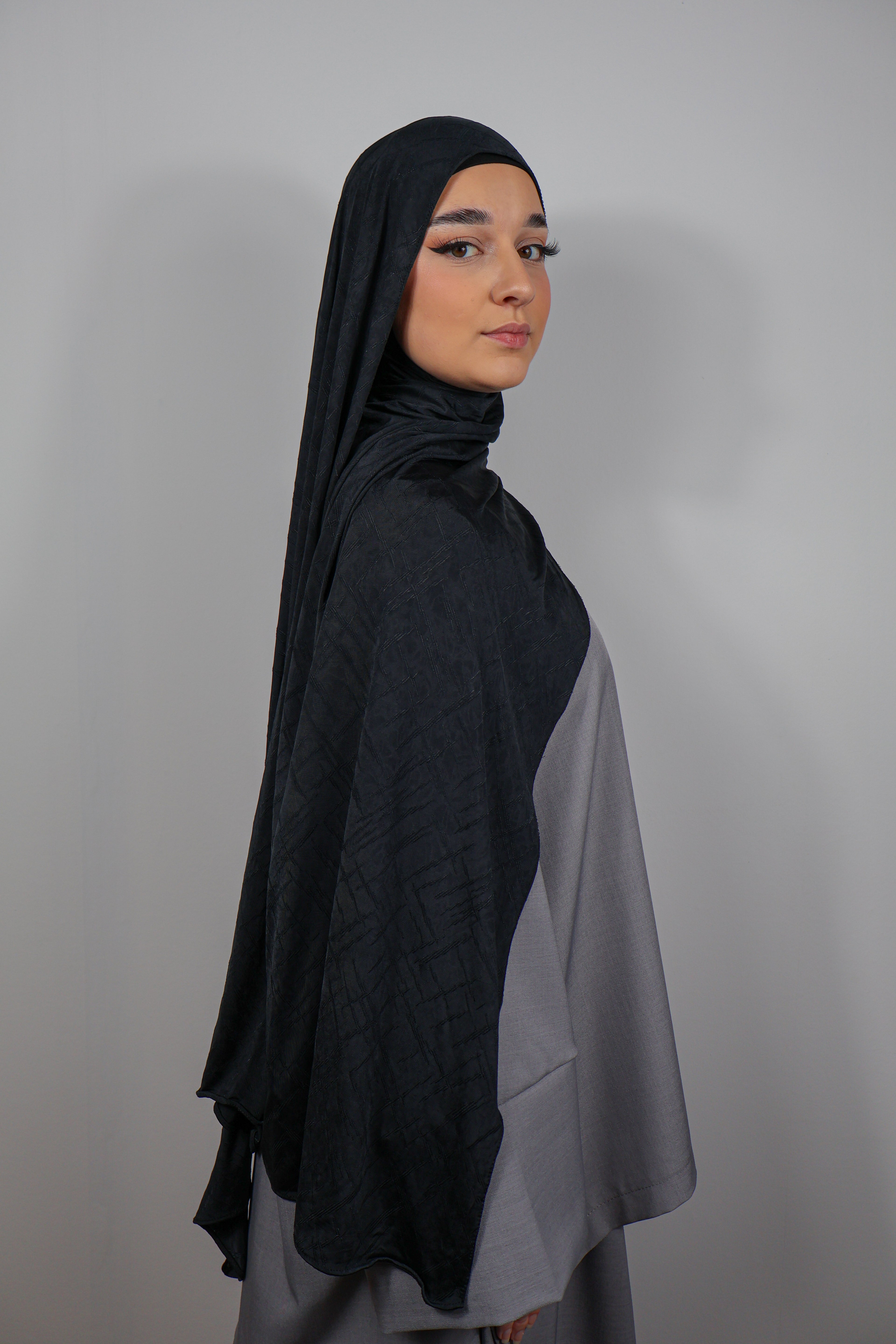 Hijab en Jersey Prestige kaki, parfait pour un look naturel et épuré.