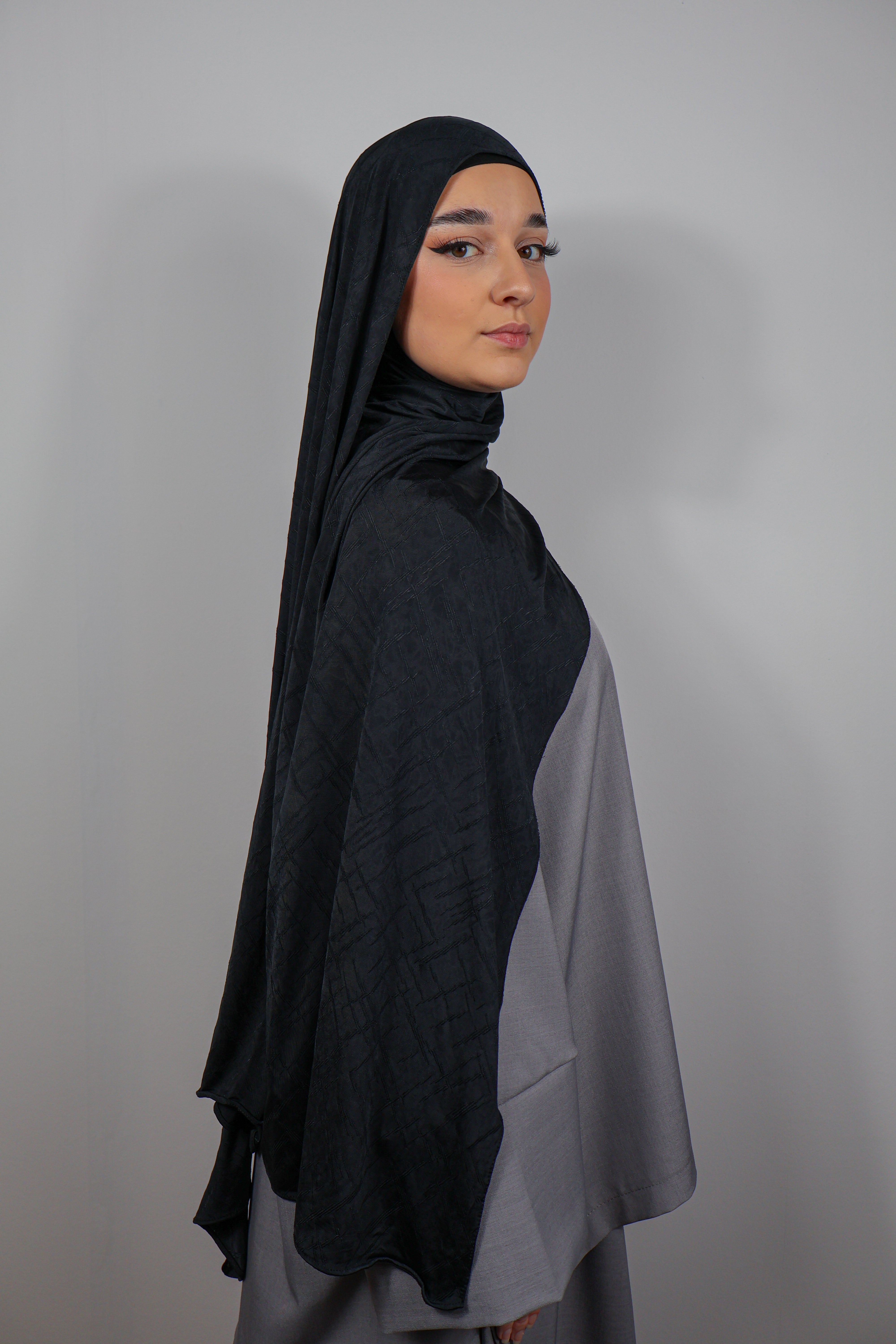 Hijab en Jersey Prestige kaki, parfait pour un look naturel et épuré.